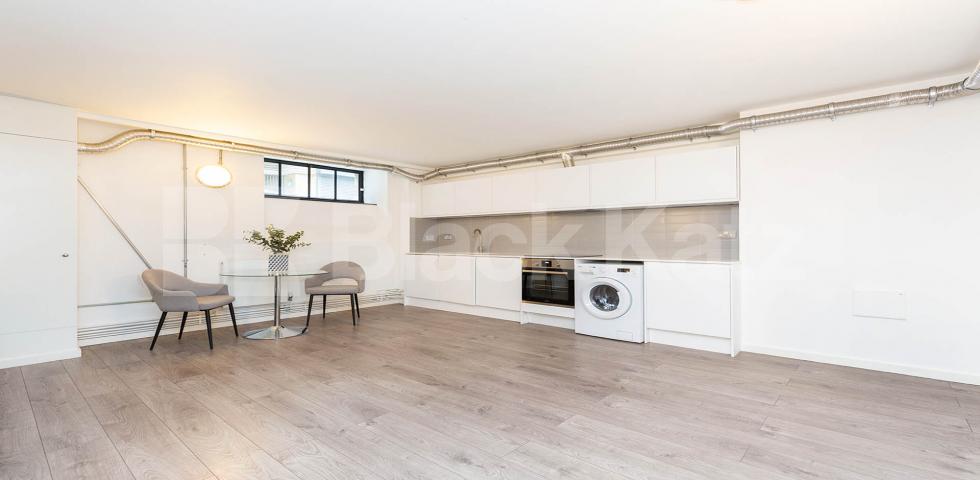 A spacious and large open plan studio within a warehouse conversion  Tyssen Street , Dalston / Haggerston